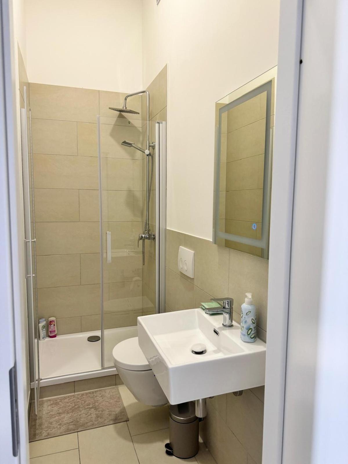 Heaven Homes - Privatzimmer Mit Bad Im Herzen Von Duesseldorf Exterior foto