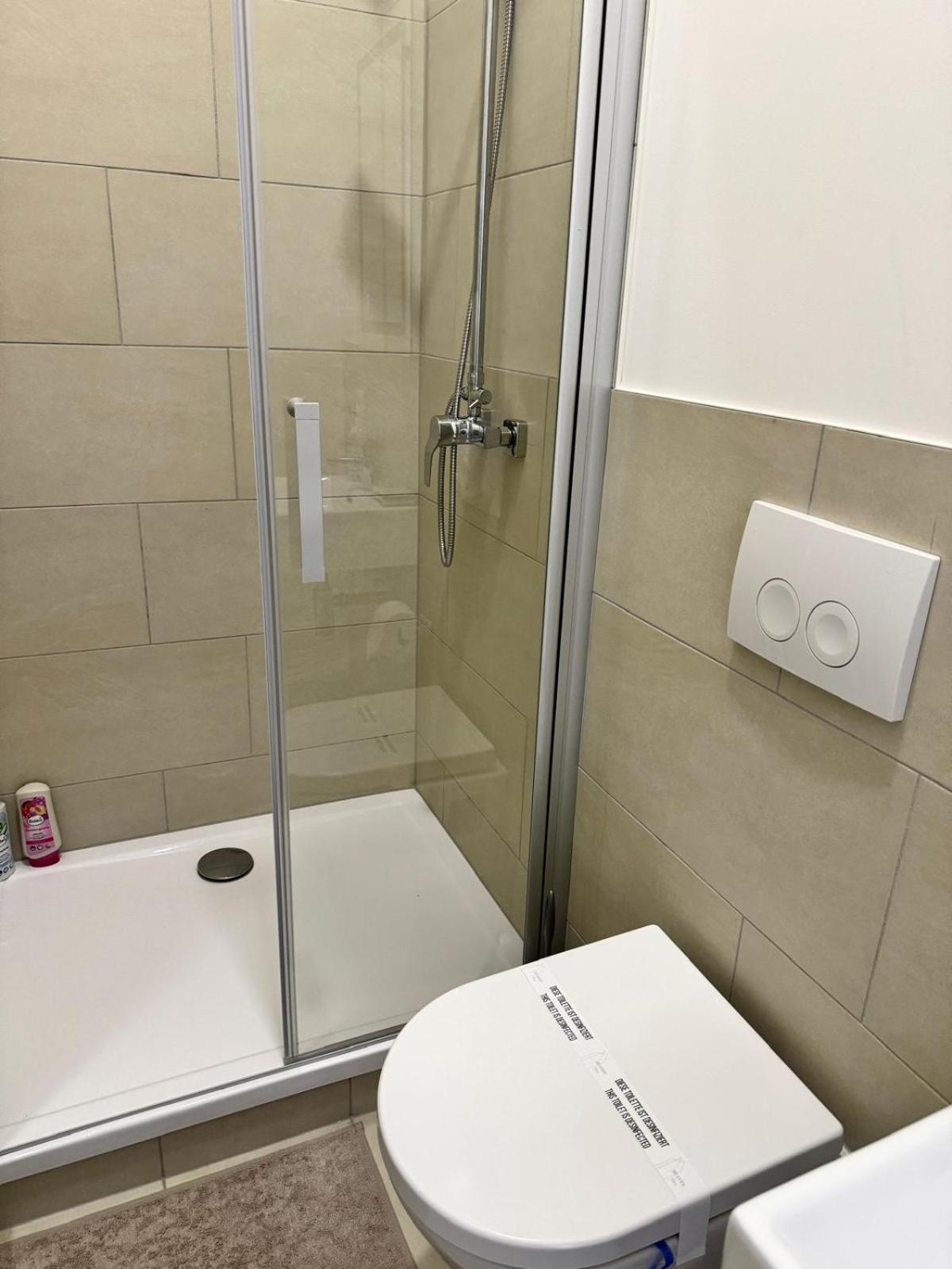 Heaven Homes - Privatzimmer Mit Bad Im Herzen Von Duesseldorf Exterior foto